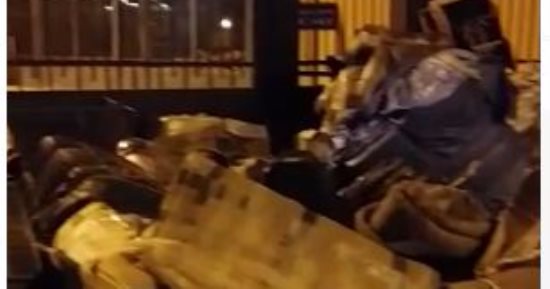 بالفيديو.. مواطن يفقد حقائبه فى ميناء سفاجا ومدير الميناء: سنبحث عنها