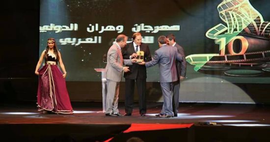 بالصور.. عزت العلايلى ينال تكريمًا كبيرًا من "وهران" ويُسلم جائزة الرئيس بوتفليقة