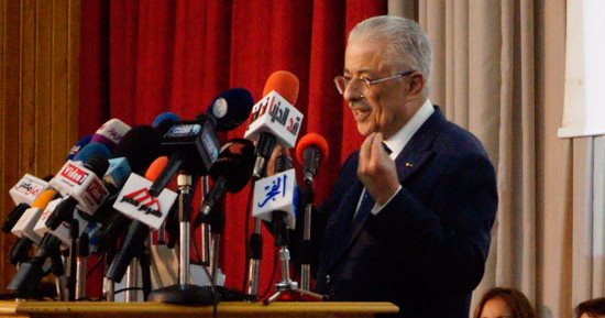 "التعليم" تنتهى من كشوف مناداة طلاب الدور الثانى بالثانوية العامة.. مصادر تؤكد عدم السماح للراسبين فى 3 مواد بدخول الاختبارات.. وتوزيع الأسئلة وفق نماذج  "البوكليت".. واثنين مراقبين فى كل لجنة