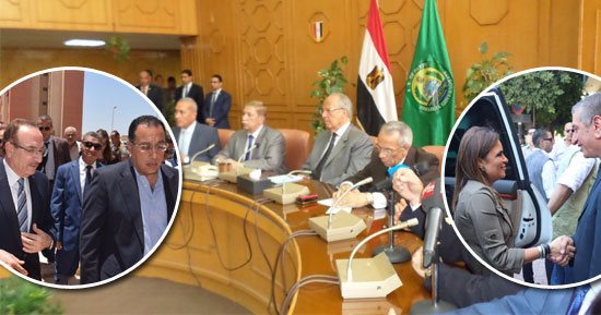 بالصور.. جولات مكوكية لـ 5 وزراء لتنفيذ توجيهات الرئيس.. وزير التنمية المحلية من الإسماعيلية: لا نية لحركة محافظين.. العصار وسحر نصر يبحثان مشروع الـ200 مليار بكفر الشيخ.. ومدبولى يسلم 100 وحدة سكنية ‎ببنى سويف
