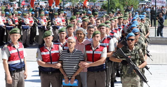 تركيا تعتقل 192 عسكريا على صلة بتحقيقات حول التحرك ضد أردوغان