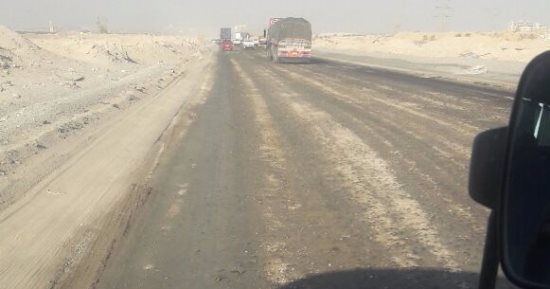  شكوى من تهالك جزئى بطريق العين السخنة وتهديده سلامة المواطنين