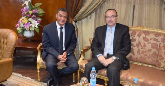 محافظ بنى سويف يبحث مع مدير الأمن تحقيق السيولة المرورية بالشوارع