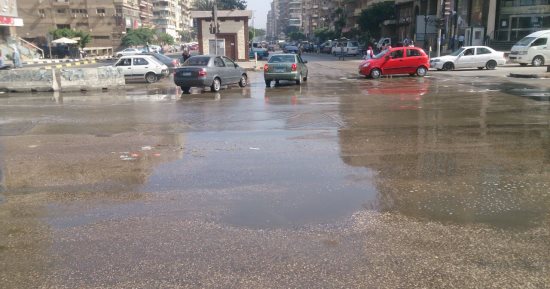 زحام مرورى بسبب كسر ماسورة مياه فى مدينة نصر 