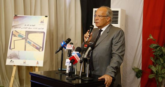 وزير التنمية المحلية يبدأ مؤتمر مكافحة الفساد بالوقوف دقيقة حداد على الشهداء