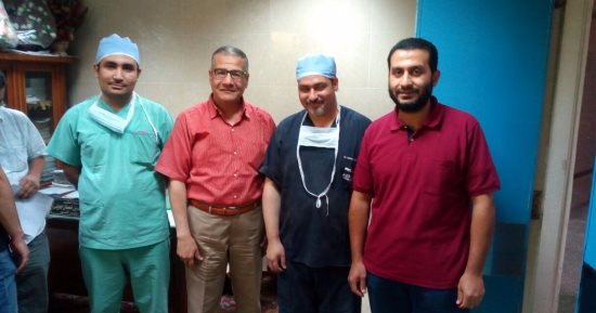 بالصور .. استئصال غدة درقية متضخمة من داخل قفص صدرى بمستشفى جامعة المنصورة