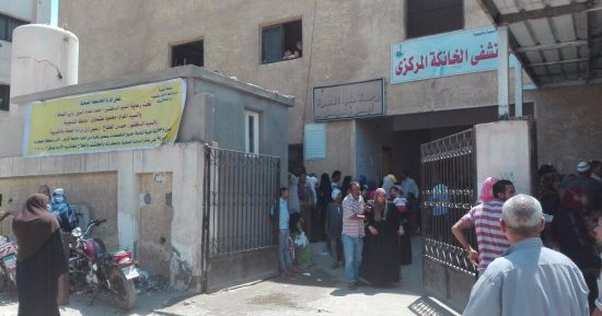 بالصور.. قافلة طبية مجانية بقرية أبو زعبل تنتهى بشهادة محو الأمية للحضور 