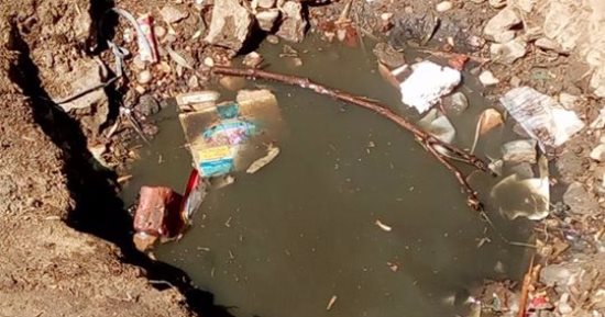 المياه تحاصر المنازل فى نزلة البرقى ببنى سويف.. وقارئ: لا نعرف مصدرها