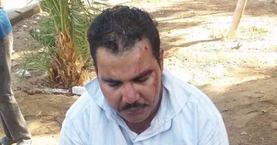 بالصور.. أهالى الأمل بالسويس يمسكون مسجل خطر خطف حقيبة مدرسة