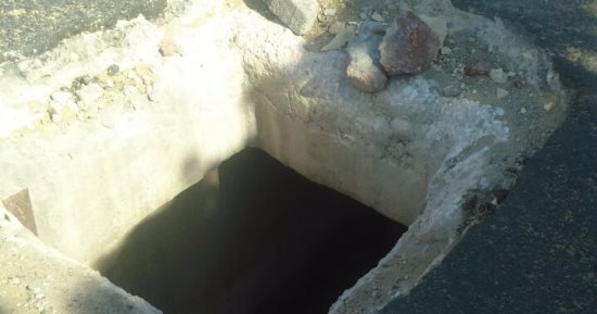 بالصور.. بالوعة مكشوفة تهدد حياة الأهالى بشارع صينية الشباب بالقاهرة الجديدة