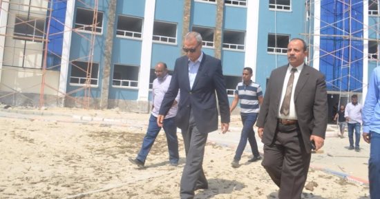 محافظ قنا يتفقد مدارس استعدادا للعام الدراسى الجديد