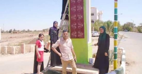 بالصور.."مزاجش" فريق من طلاب "التربية النوعية" يجملون قرية الراشدة بالداخلة  