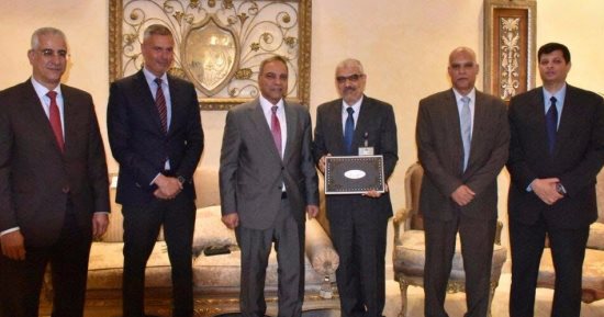 مصر للطيران تكرم عددا من مهندسى الصيانة ومركز العمليات الجوية