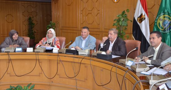 محافظ الاسماعيلية يؤكد على تفعيل دور الجمعيات الأهلية فى مبادرة محافظة بلا أمية