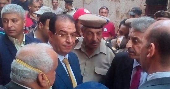محافظ الدقهلية يصرف 10 آلاف جنيه للمتوفى و5 آلاف للمصاب فى عقار المنصورة