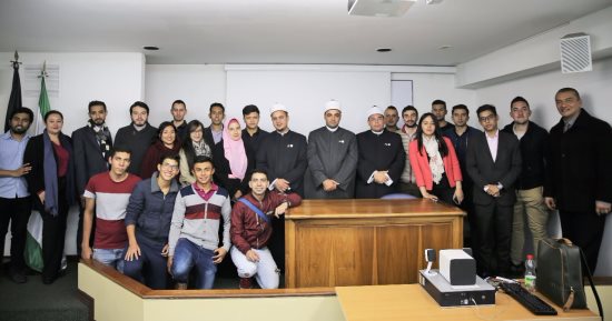 قافلة السلام إلى كولومبيا تكثف لقاءاتها بشباب الجامعات.. وتؤكد: يجب إعلاء قيم الحوار