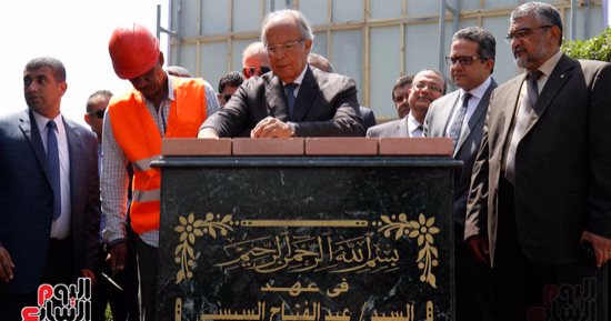 بالصور.. وزيرا الآثار والتنمية المحلية يضعان حجر أساس تطوير ميدان وكوبرى السيدة عائشة