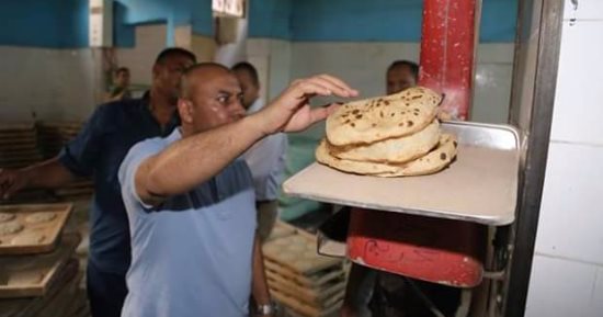 محافظ المنوفية يطيح بـ3 رؤساء قرى ويفاجئ عددا من الوحدات الصحية والمخابز 
