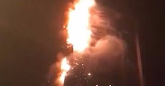 بالفيديو.. الدفاع المدنى بالإمارات يحاول السيطرة على حريق هائل بأحد أبراج دبى