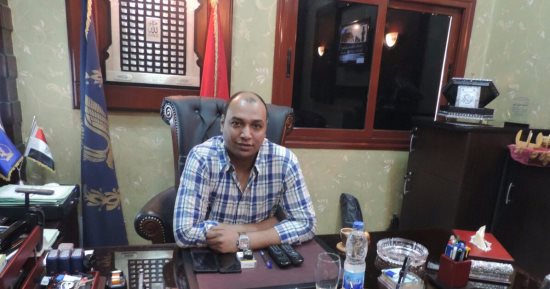 ضبط سائق وعاطل بحوزتهما بندقية خرطوش و2 فرد محلى داخل سيارة بسوهاج