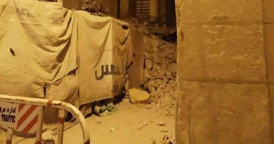 انهيار أجزاء من عقار فى محطة الرمل بالإسكندرية والشرطة تغلق الشوارع