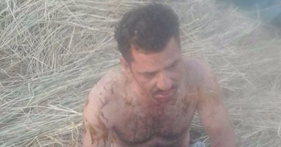 بالصور.. أهالى قرية بحى الجناين فى السويس يضبطون لصا داخل أحد المنازل