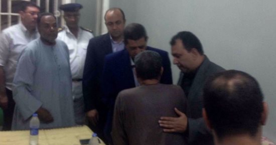بالصور.. محافظ الأقصر ومدير الأمن ومساعد الوزير فى عزاء شهداء كمين إسنا