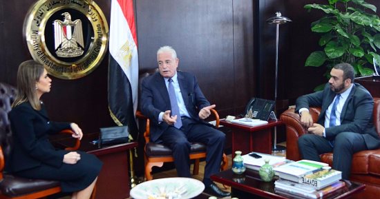 سحر نصر تبحث مع محافظ جنوب سيناء الفرص الاستثمارية بالمحافظة