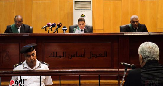 بالصور.. جنايات القاهرة تنتدب محاميا للدفاع عن "مرسى" بقضية "التخابر مع حماس" 