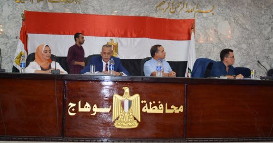 محافظ سوهاج : فريق من الخبراء لمراجعة ملفات التراخيص بحى شرق و طما و البلينا