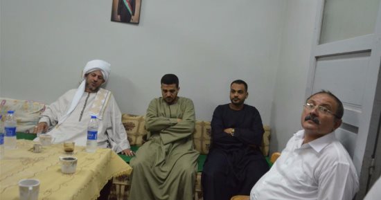 بالصور.. الشريف الإدريسي وسكرتير المحافظة يقدمون العزاء لأسر شهداء حادث إسنا