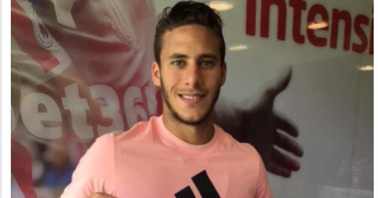 فيديو.. رمضان صبحى يحتفل بهدف محمد صلاح فى مانشستر سيتى من المدرجات