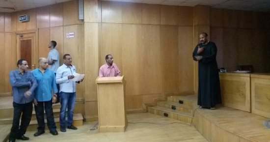 بالصور.. محافظ الأقصر يلتقى ذوى الاحتياجات الخاصة لمناقشة طلباتهم
