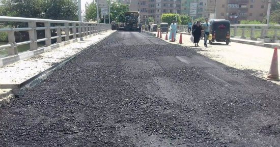 بالصور .. الغاز الطبيعى بالمنيا يعيد رصف الطرق بمركزى مطاى و أبوقرقاص