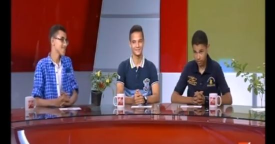 طلاب يبيعون العصير والورد فى برنامج "هذا الصباح"