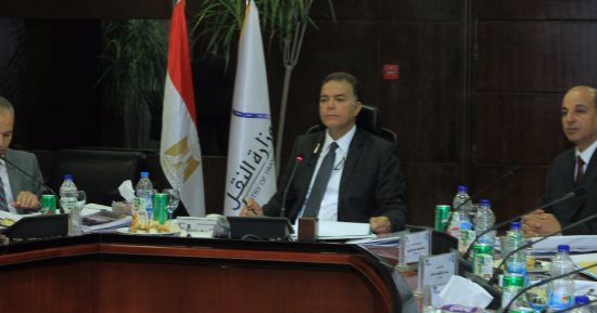 وزير النقل يطالب بتطوير منظومة النظافة بالقطارات ومحطات السكة الحديد