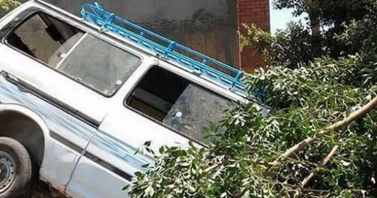 بالصور.. هزار السائقين ينتهى باصطدام سيارة بحائط خرسانى وإصابة 6 بسوهاج