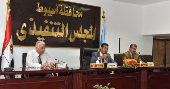 بالفيديو والصور.. محافظ أسيوط : لا مجاملة ولا محاباة فى مسابقة نواب رؤساء المدن 