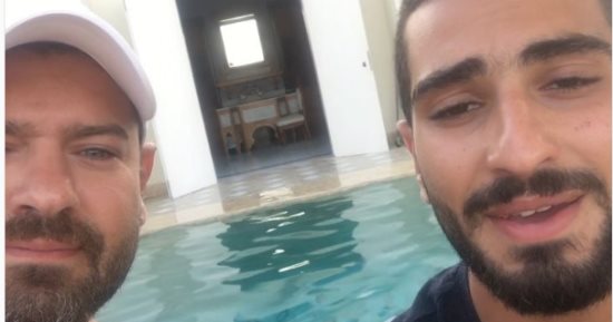 بالفيديو..  عمرو يوسف يغنى بصحبة محمد شرنوبى فى الجونة