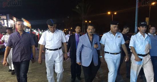 بالفيديو والصور.. لليوم الثانى مدير أمن الإسماعيلية يقود حملة على طريق البلاجات