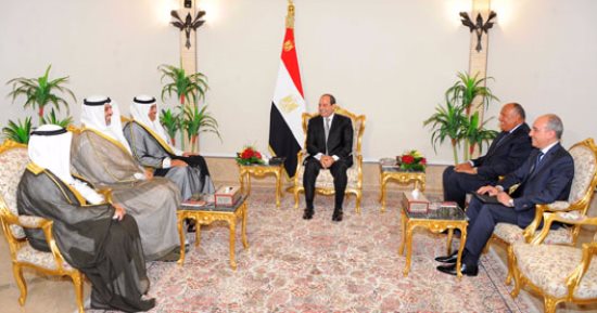 السيسي يلتقى وزير خارجية الكويت ويتسلم رسالة من الشيخ صباح الأحمد