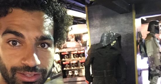 محمد صلاح يمزح مع ناينجولان نجم روما على طريقته الخاصة