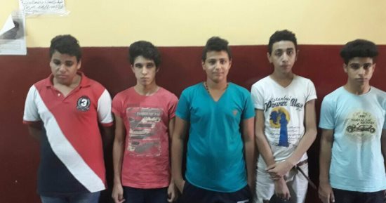 5 طلاب يقيدون زميلهم فى شجرة عاريا ويعتدون عليه بالقاهرة..ويعترفون: كنا بنهزر