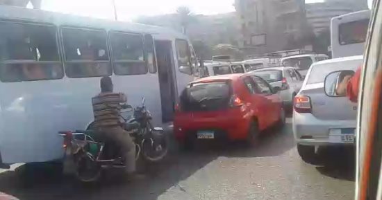 النشرة المرورية.. كثافات مرتفعة بمعظم محاور وميادين القاهرة والجيزة
