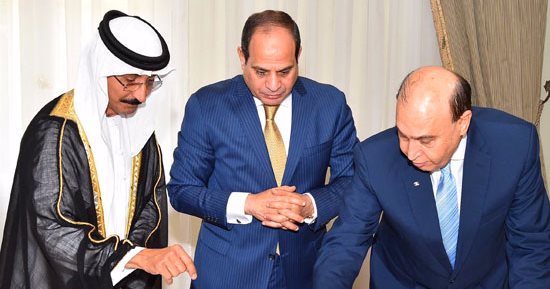 السيسى يوافق على إنشاء شركة مع "دبى العالمية" لتنفيذ مشروعات بقناة السويس