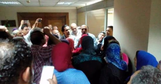 بالصور .. عاملون بـ"الآثار " يطالبون بعلاوة الحد الأدنى