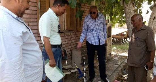 رئيس مدينة ديروط يضبط ٤ موظفين بالهندسة الزراعية أثناء شرب الشيشة داخل الإدارة