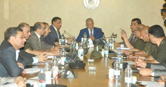 محلب: بدء تقنين أراضى الدولة فور صدور اللائحة التنفيذية لتفويض المحافظين