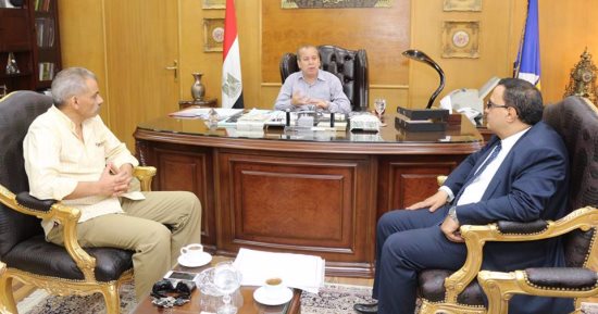 محافظ دمياط يلتقى مدير عام مديرية الصحة لبحث تطوير المنظومة الصحية