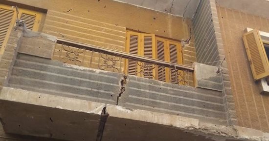بالصور.. استغاثة لإنقاذ منزل آيل للسقوط بشارع الطوخى فى المنيا